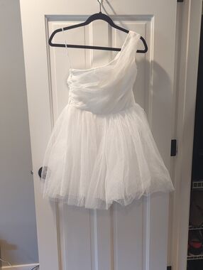 Lulu's White One-Shoulder Tulle Party Dress for Woman
